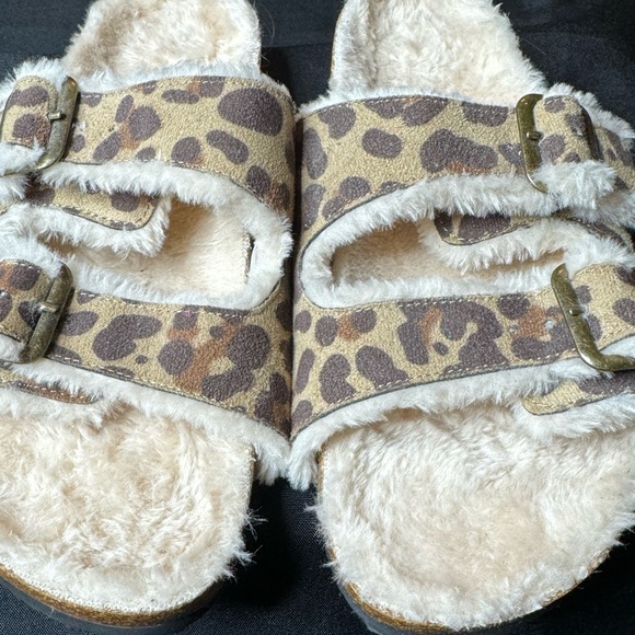 Animal Print Slides US Size 9-10 Dillard’s Fuzzy - Picture 2 of 10